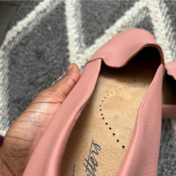 Trotters Sage Scalloped Detail Slip-Ons; fits like 10! - Picture 7 of 10